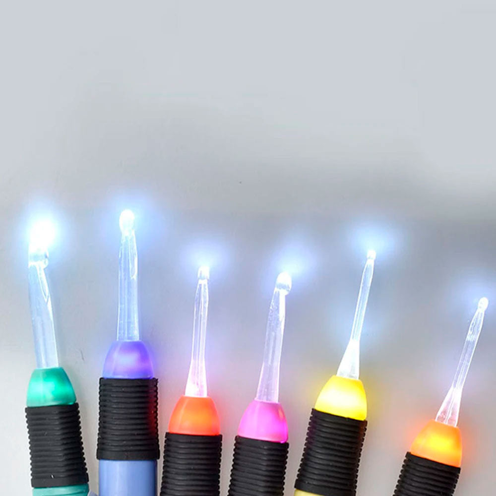 croche, agulha de croche com led, agulha de croche, acessório para croche, agulha de crochê, agulha croche, agulha para crochê, agulha de croche 3mm, agulha de crochê com cabo emborrachado,